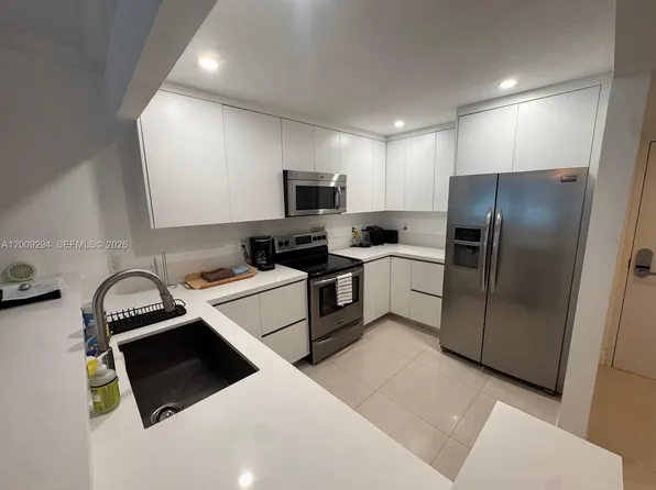 2301 Collins Ave APT 427, Miami Beach, FL 33139