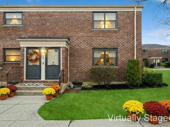 73-21 220th Street #139B2, Oakland Gardens, NY 11364