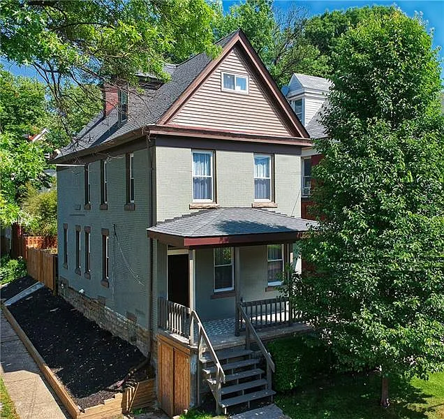 120 Ivy St photo 1