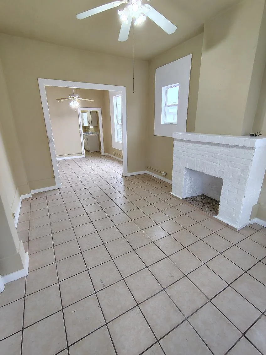 3 bed, 1037 sqft, $1,275 — Photo 2