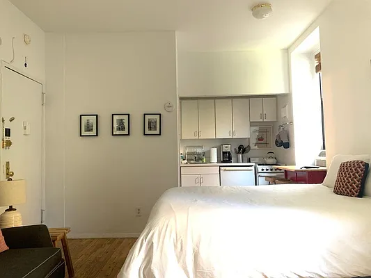 Rented by Buchbinder & Warren | media 6