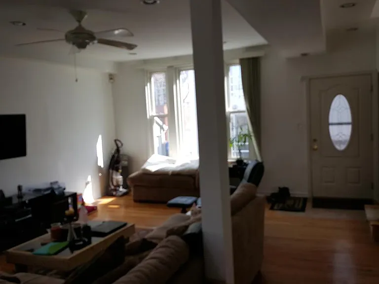 2114 W Melrose St — Photo 4
