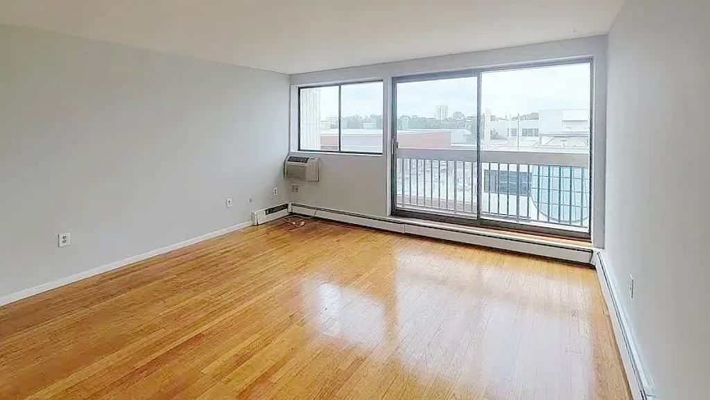 1643 Cambridge Street - 77 — Photo 3