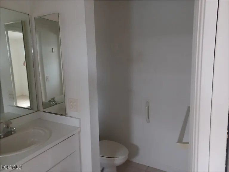 3020 SE Santa Barbara Pl — Photo 11