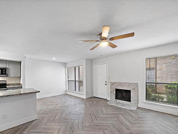 Spacious 2 Story Townhome - (1st Floor)