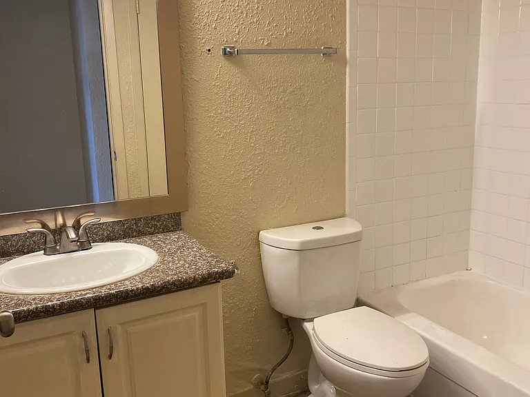 New Riviera Apartments — Photo 8