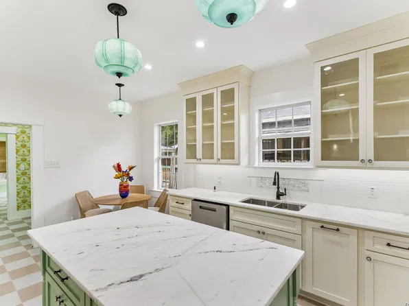 318 Devine, San Antonio, TX 78210