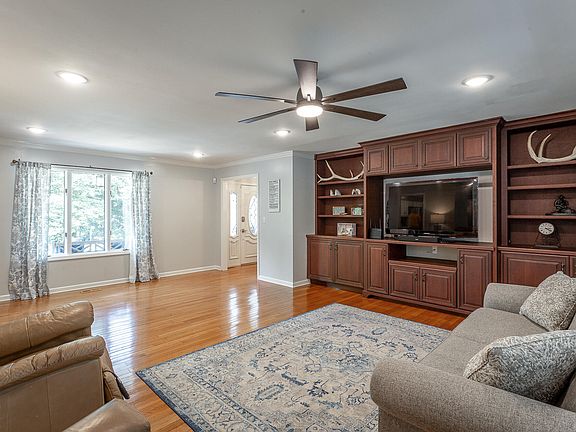 5th image of 1727 Bayfront Dr