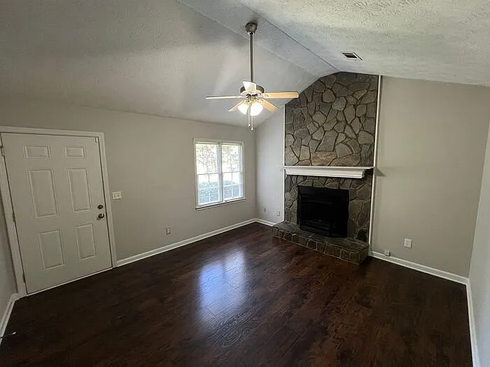 1 bed, 1.0 bath, 624 sqft, $1,425 — Photo 2