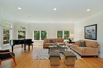 5th image of 2118 Magnolia Ln