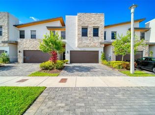 10536 NW 79th St, Doral, FL 33178