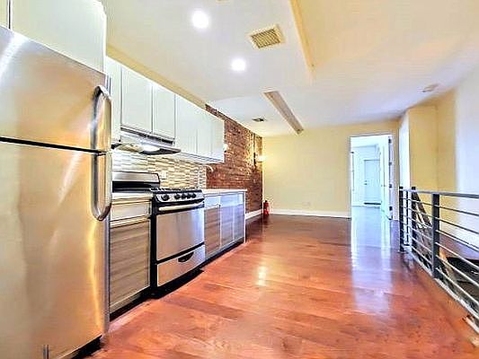 3rd image of 204 Starr St APT 1F