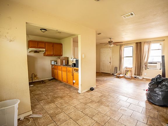 5th image of 607 Kashmuir Pl