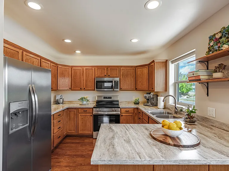 340 Castle Ridge Dr — Photo 3