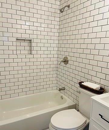 4th image of 213 W 81st St