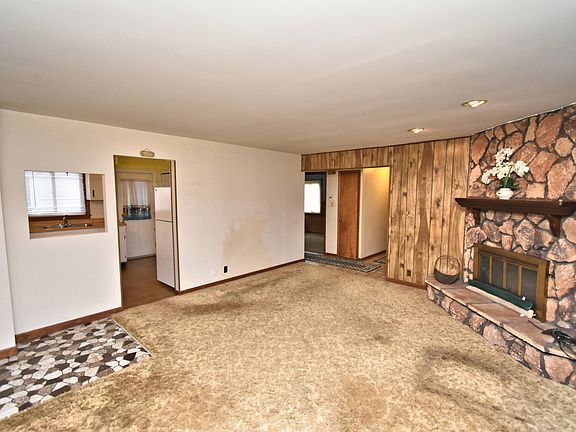 3rd image of 17029 Lorenz Ave