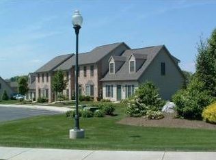 412 Stonehedge Ln, Mechanicsburg, PA 17055