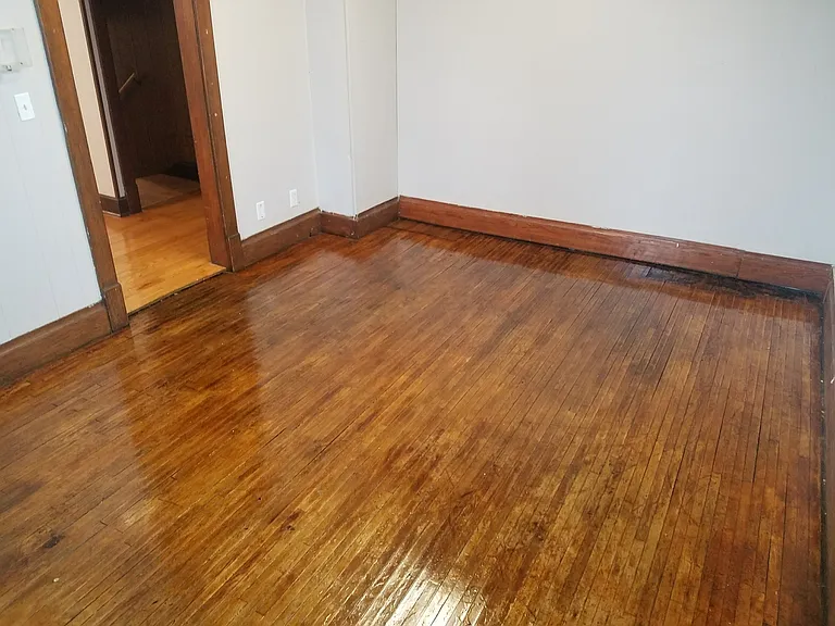 1002 Burr — Photo 13