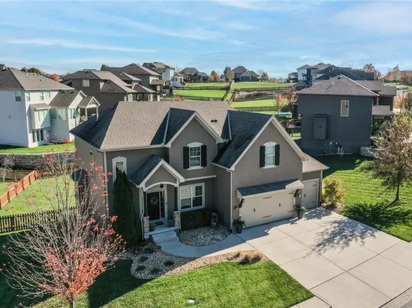 1119 Metfield Ln, Raymore, MO 64083