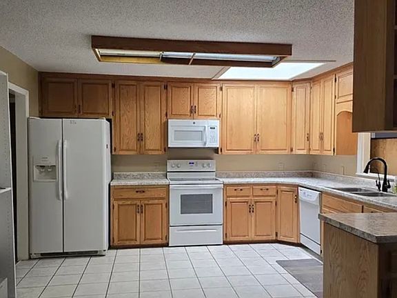 4th image of 906 Pearson Dr