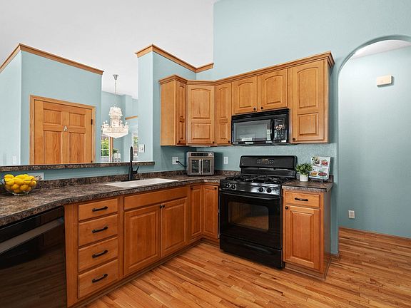 4th image of 4017 Sandhill Dr