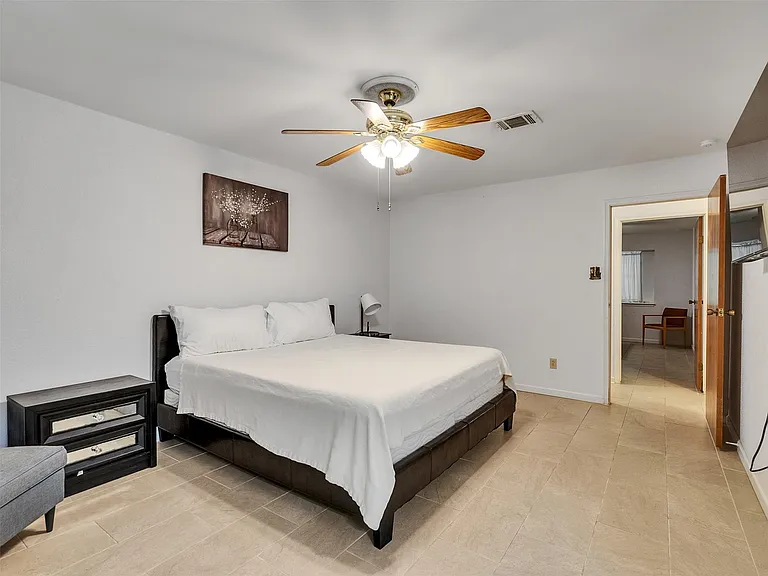 4002 Thistledown Dr — Photo 28