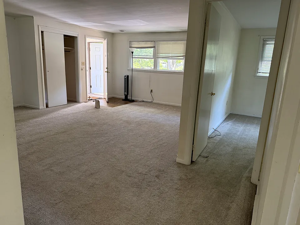 218 Tareyton Dr #1