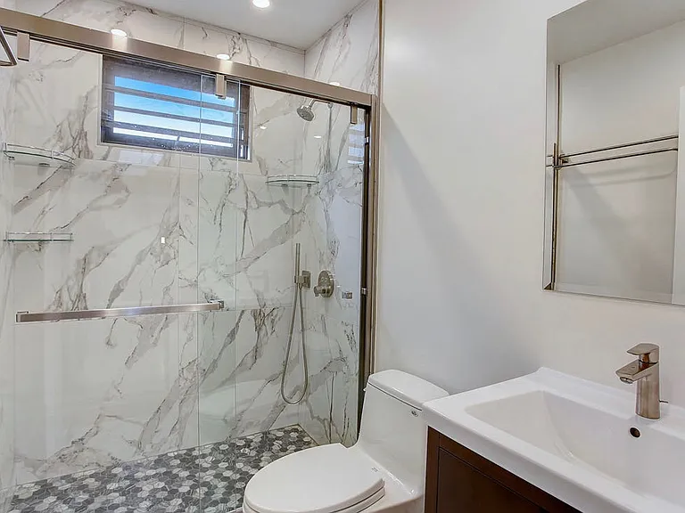 184 Canterbury Ave — Photo 12