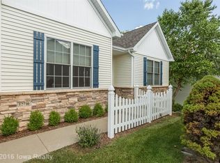 12716 Sunflower Dr, Urbandale, IA 50323