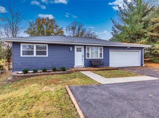 331 Summit Rd, Fenton, MO 63026