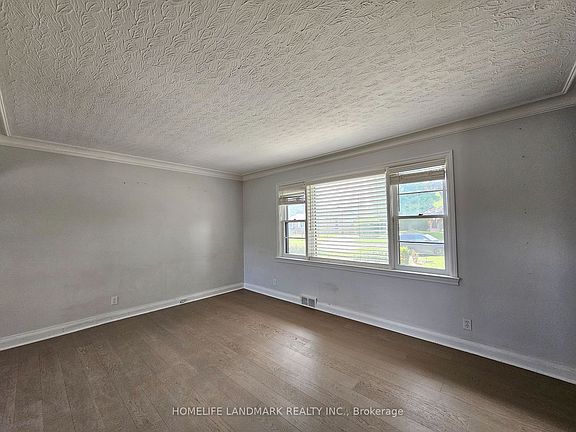 3rd image of 937 Masson St