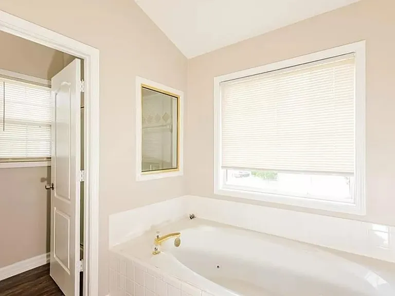 6845 Waters Edge Dr — Photo 9