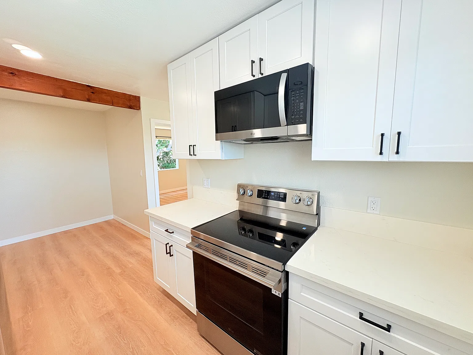 328 S Weitzel St — Photo 3