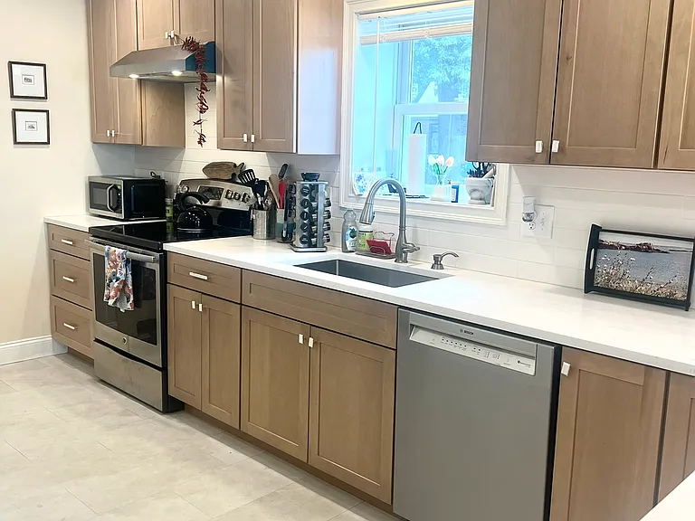 77 Lynn Shore Dr #1 — Photo 5