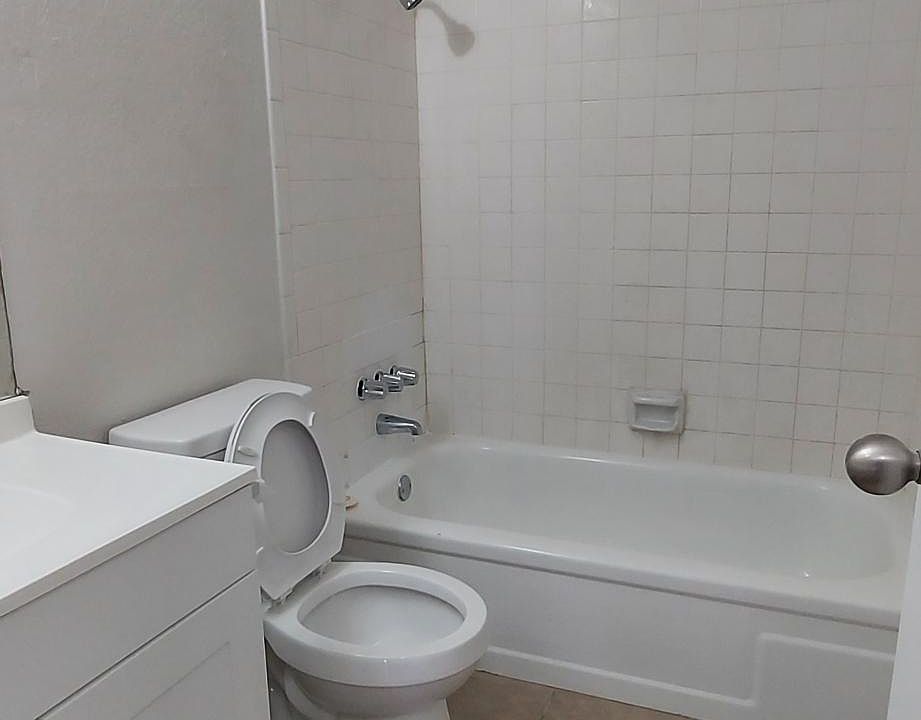 1st image of 5800 Bromley Ave APT 28