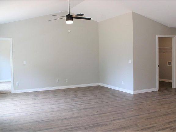 4th image of 2501 W Susan Dr
