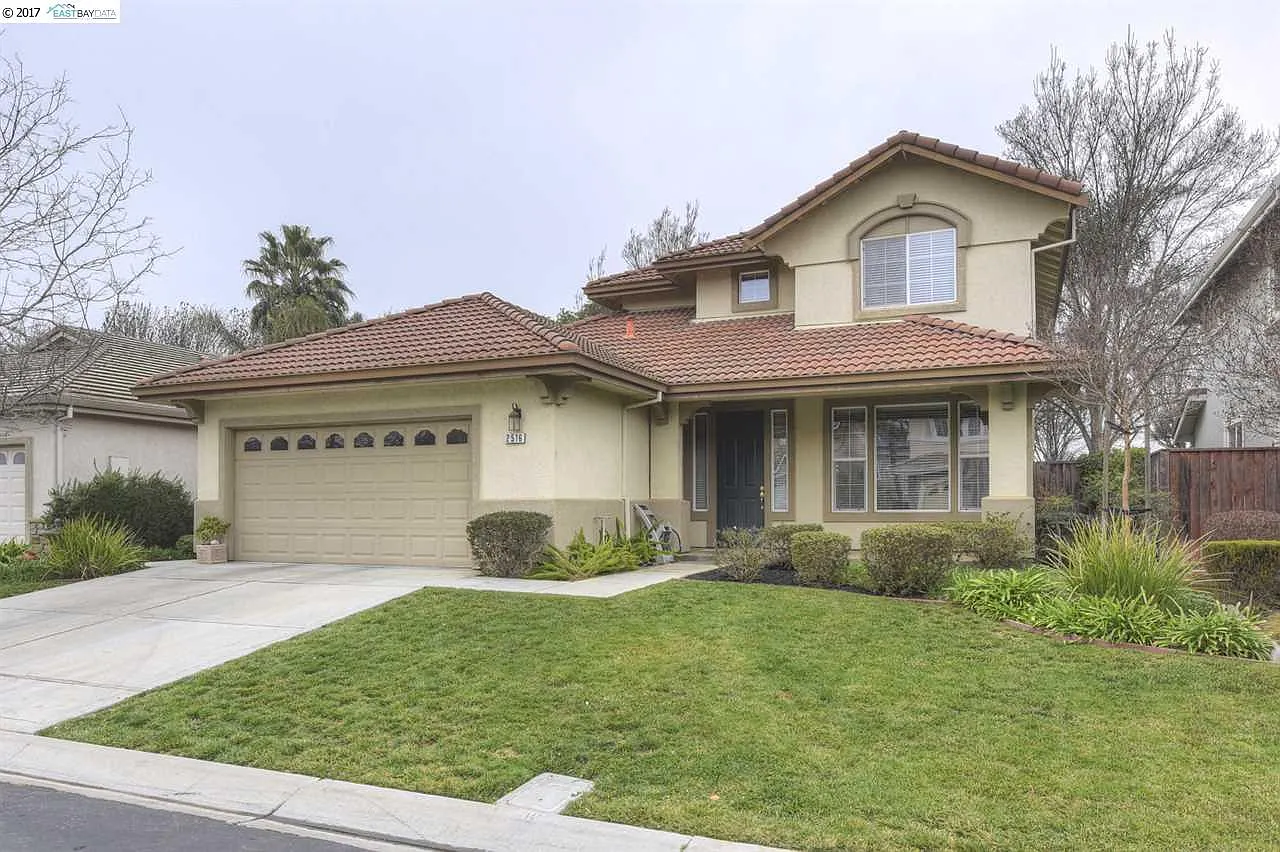 2516 Crescent Way photo 1