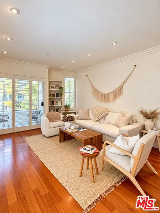 2 bed, 3.0 bath, 1526 sqft, $5,700 — Photo 2