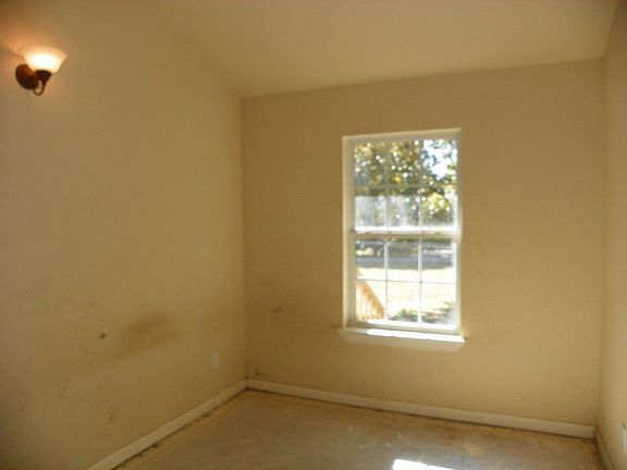 5th image of 12639 Oak Knoll Cir