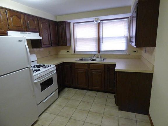 4th image of 5815 W Montrose Ave