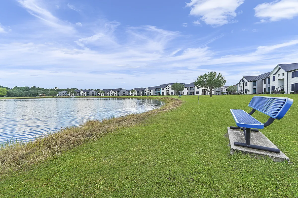 Building Photo - Lakeside Apartments