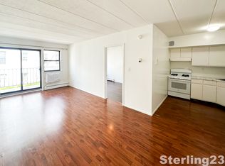 2072 Steinway St APT 3R, Astoria, NY 11105