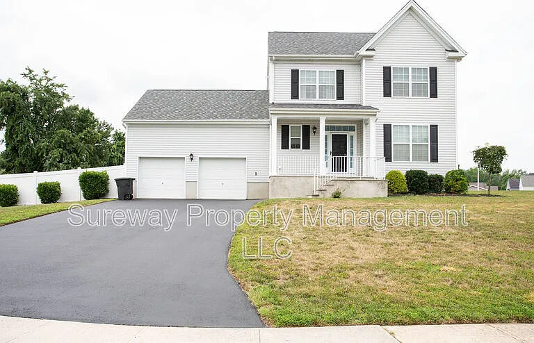 1 Tweentown Close — Photo 1