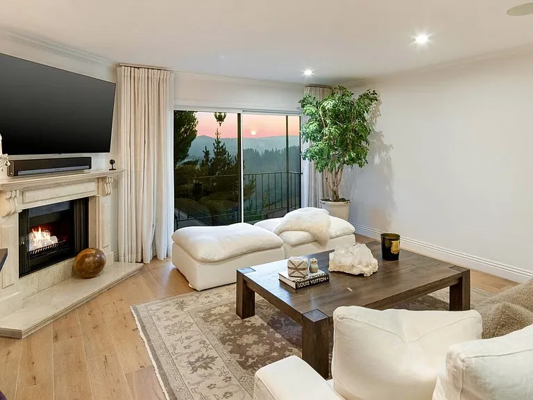 2385 Roscomare Rd #D3 — Photo 23