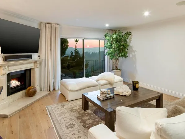 2385 Roscomare Rd Unit D3, Los Angeles, CA 90077