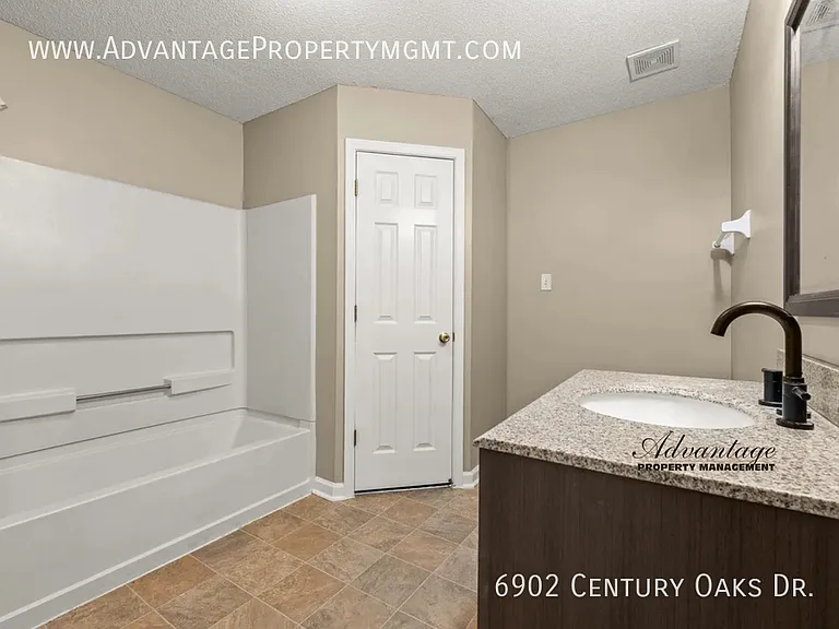 6902 Century Oaks Dr — Photo 14