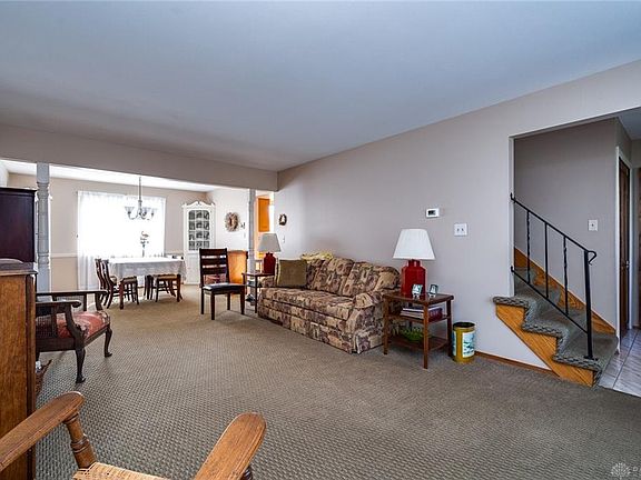 4th image of 806 Crestmont Dr