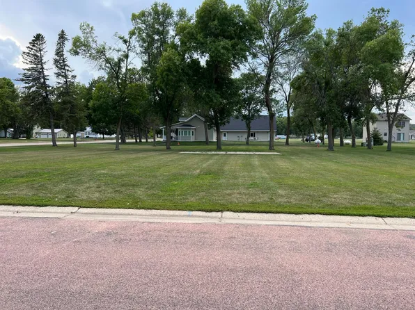 100 & 102 Kent St N, Lake Benton, MN 56149