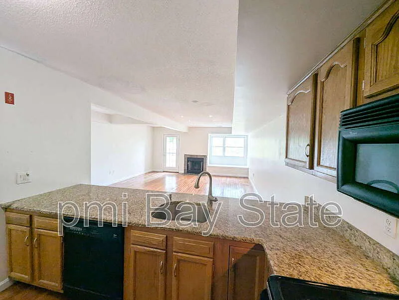 2 bed, 1.5 bath, 1287 sqft, $3,500 — Photo 3