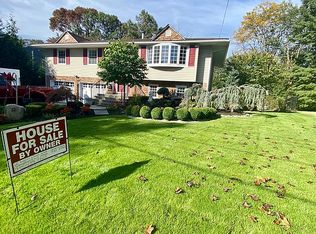 12 Fern Oval W, Orangeburg, NY